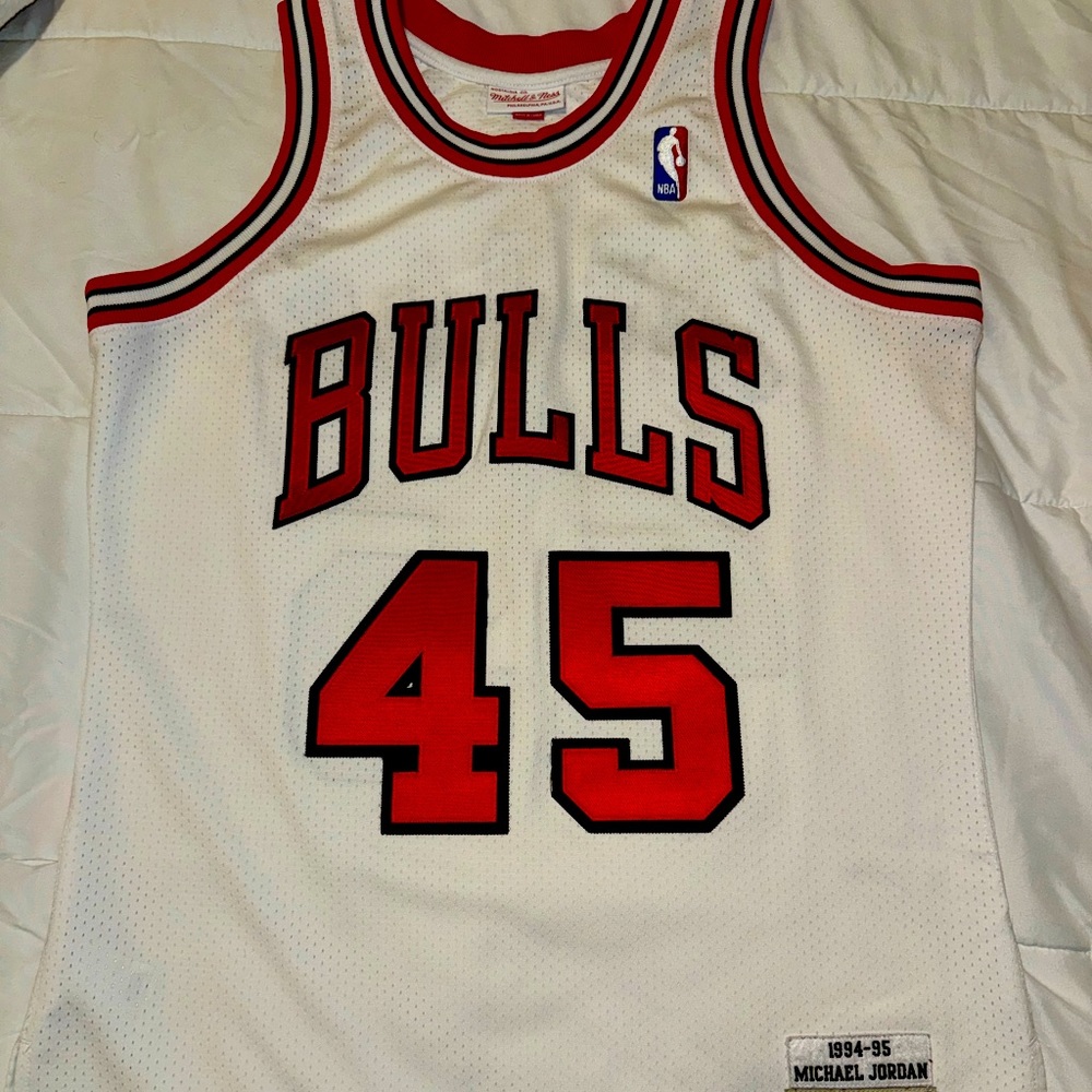 NBA MITCHELL NESS 100% AUTH JORDAN BULLS #45 HOME JERSEY 23